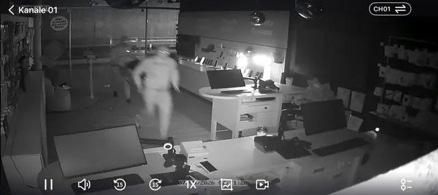 Die Bilder der Überwachungskamera zeigen den brutalen Einbruch. | Foto: Mobile-Company