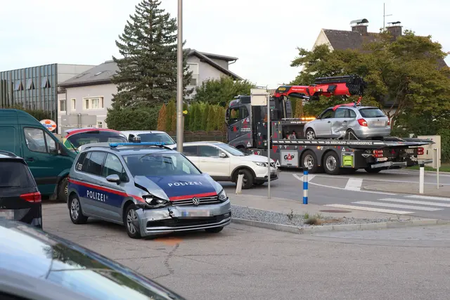 Beide Autos wurden beim Unfall erheblich beschädigt. | Foto: laumat.at/Matthias Lauber