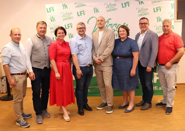 Landeskammerrat Harald Hochedlinger, Kammerobmann Andreas Pum Bezirksbäuerin Renate Haimberger, Stefan Polly, Christian Dürnberger, Kammerobfrau Monika Fuchsluger, Kammersekretär Bernhard Ratzinger, LFI NÖ Obmann Andreas Ehrenbrandtner | Foto: Reinhard Polsterer, LFI NÖ