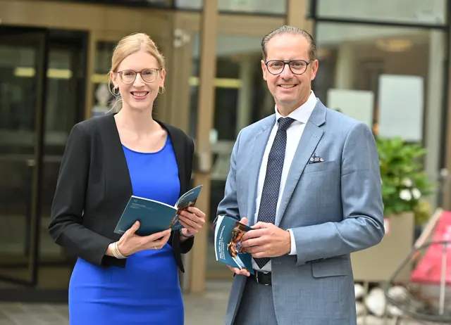 Werner Stein, Präsident der Kärntner Notariatskammer, und Vizepräsidentin Katharina Haiden-Fill freuen sich auf viele Interessierte bei den Vorsorge- und Immobilienwochen sowie den Kärntner Notariaten on Tour in Villach und in Klagenfurt. | Foto: Studiohorst