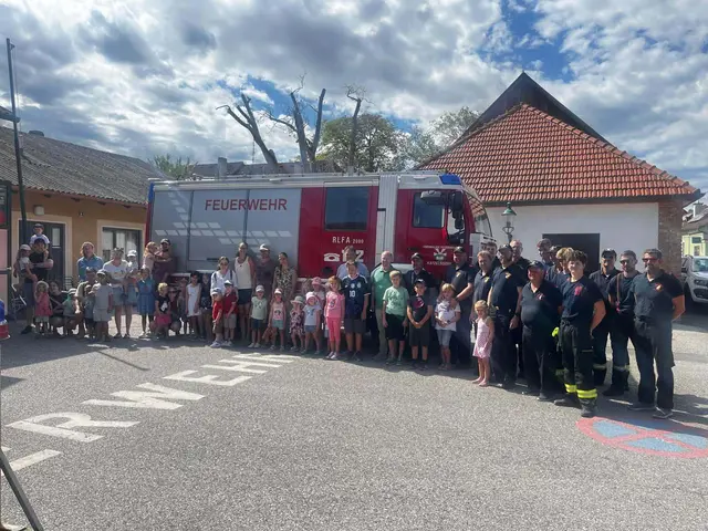 Beim diesjährigen Ferienspiel der FF Katzelsdorf konnten die zahlreichen jungen Teilnehmerinnen und Teilnehmer Feuerwehr hautnah erleben. | Foto: Gemeinde Katzelsdorf