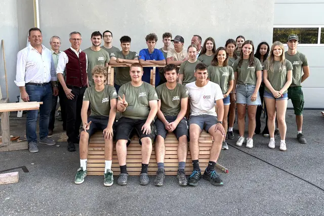Die Landjugend mit Bürgermeister Christian Wührleitner und Nationalratsabgeordneter und Präsident des Bauernbundes Georg Strasser.
 | Foto: Landjugend Behamberg
