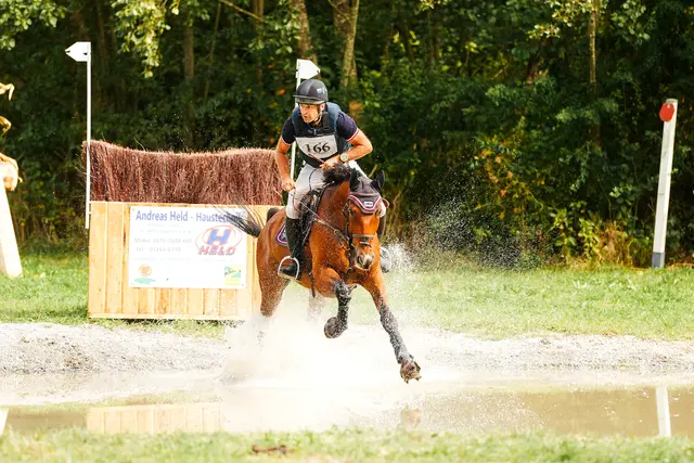 In der internationalen Drei-Sterne-Kurzprüfung (CCI3*-S) ritt Lokalmatador Daniel Dunst auf Bluerave Isabelle zu Platz fünf.