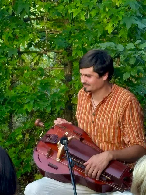 Max Kreuzer nicht nur am Kontrabass ein Virtuose.