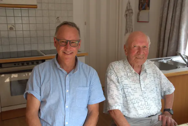 Der Jubilar Franz Alber (re.) gemeinsam mit Bürgermeister Harald Schwarzenbrunner. | Foto: Karl-Heinz Pohler