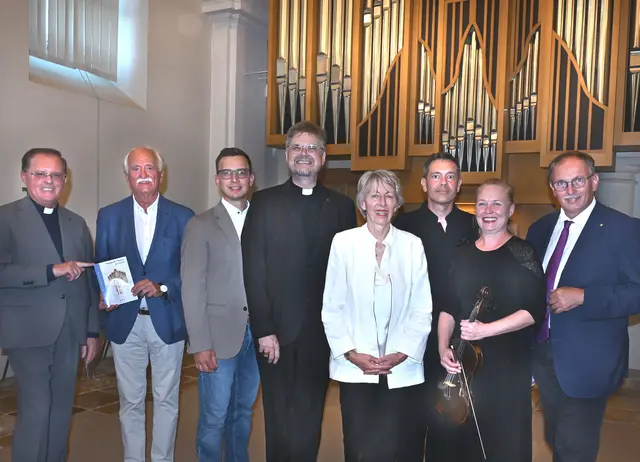 Pfarrer Andreas Kalta, Wolfgang Bigenzahn, Bgm. Stefan Schröter, Probst Klaus Sonnleitner, Elisabeth Ullmann, Markus Hufnagl, LA Richard Hogl | Foto: Herbert Schleich