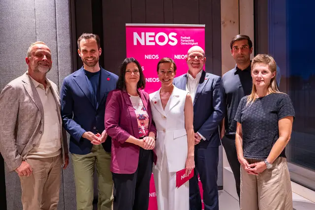 Karl Mayr, Felix Eypeltauer, Katharina Ehrenfellner, Doris Nentwich, Markus Hofer, Ehsan Zadmard und Nicole Danninger. | Foto: Neos/Oliver Schütz