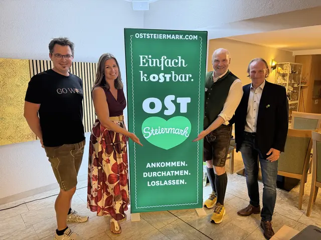 Stefan Schindler (3. v. l.) bleibt weiterhin Geschäftsführer des Tourismusverbandes Oststeiermark.  | Foto: Oststeiermark Tourismus