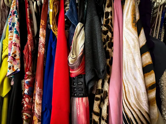 Was passiert mit Kleidung, die niemand mehr kaufen möchte? Das Rote Kreuz NÖ und Saubermacher suchen nach neuen Wegen, aus alten Textilien wieder wertvolle Rohstoffe zu machen.
 | Foto: Pexels (Symbolbild)