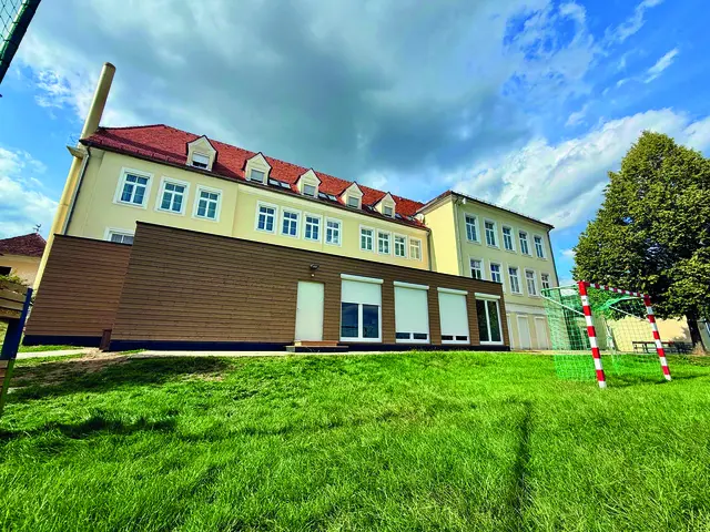 An der Volksschule an Weizberg startet eine erste Klasse heuer im modernisierten Containermodul.  | Foto: Stadtgemeinde Weiz/Barbara Vorraber