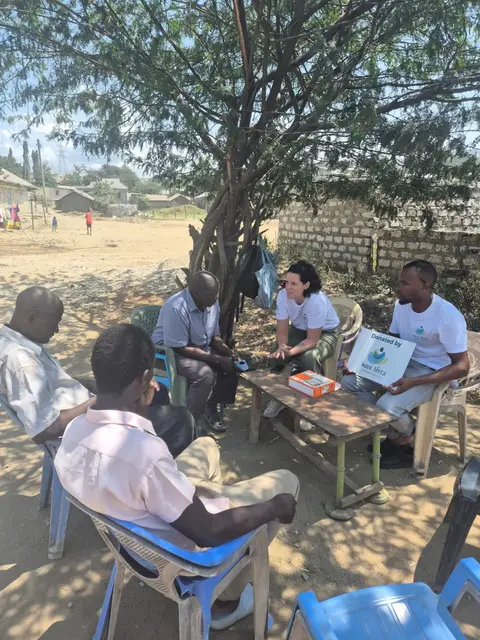 Besprechung in der Community | Foto: Imara Africa