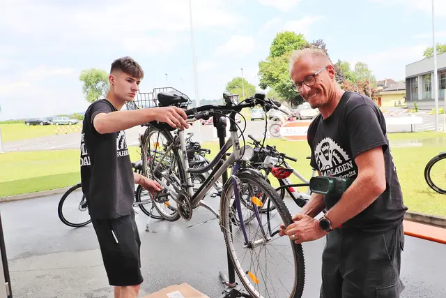 Die Grünen laden mit dem Fahrradladen Fernitz zum Radcheck in Feldkirchen. | Foto: Edith Ertl