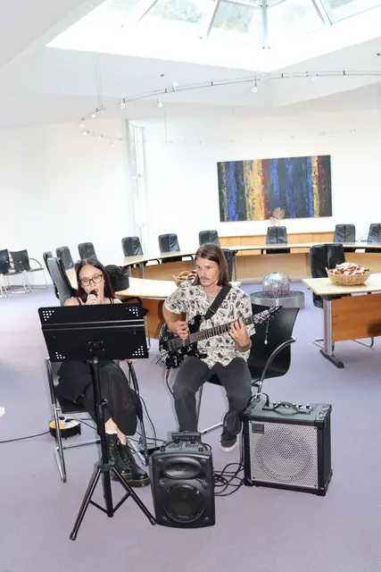 Lorena Wilfer und Leon Reich sorgten für die musikalische Umrahmung.  | Foto: Elisabeth Zangerl