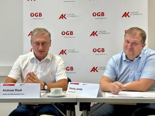 AK-Bezirksstellenleiter Andreas Riedl und Kammerrat Georg Janda ziehen eine Halbjahresbilanz. | Foto: Markus Kahrer