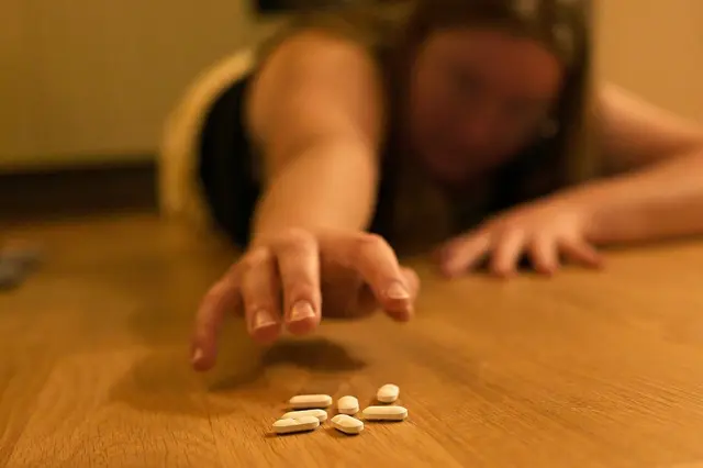Der Mutter fielen die Tabletten auf den Boden. | Foto: Katharina Schrefl