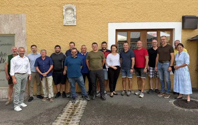 Feuerwehrlandesrätin Langer-Weninger im Austausch mit den Kommandanten im Salzkammergut. | Foto: BFKDO Gmunden