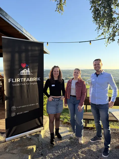Viktoria Ziegelbäck, Vanessa Ehrengruber und Gerhard Schuster laden wieder zum Speeddating. | Foto: Flirtfabrik