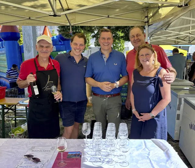 Beim Picknick im Park wurden auch viele Weine, die in und rund um Klosterneuburg wachsen, kredenzt. | Foto: ÖVP Klosterneuburg