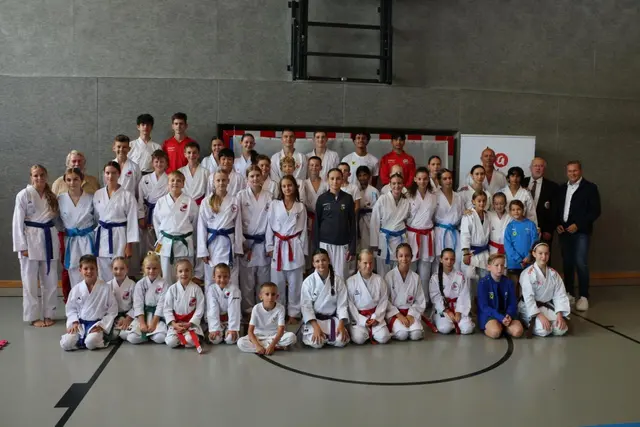 Das Adidas-Union Karate Camp brachte mehr als 200 Sportlerinnen und Sportler aus sechs Nationen in Saalfelden zusammen. | Foto: Ivo Vukovic/Karate Leistungszentrum Pinzgau