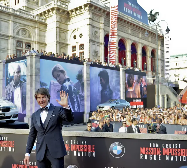 Tom Cruise vor der Staatsoper im Juli 2015 bei der Weltpremiere des fünften Teils der "Mission: Impossible"-Reihe, "Rogue Nation".
 | Foto: APA-Images / APA / HERBERT NEUBAUER
