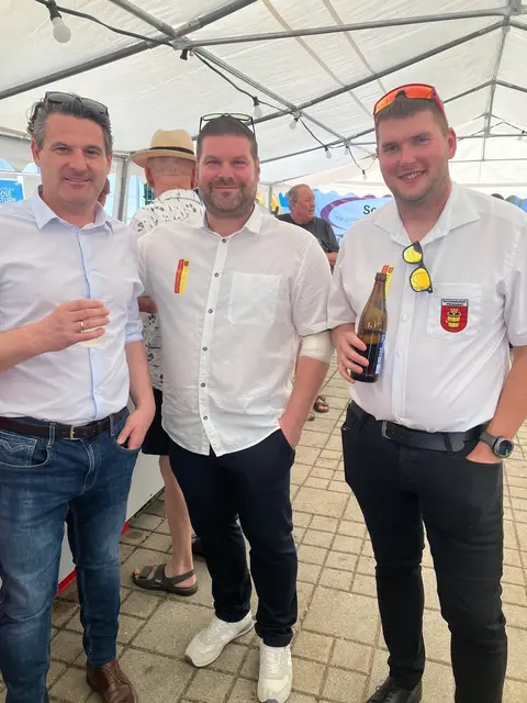Christoph Zarits mit Bürgermeister Christian Kurz und Michael Schandl. | Foto: ÖVP