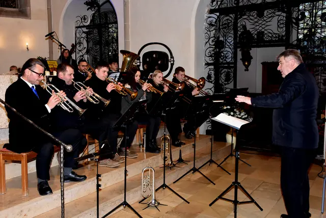 GreinBrass lässt am Samstag, 10 Oktober 2026, ab 19.30 Uhr, die Basilika Maria Taferl erklingen. Mit dabei ist die junge Sopranistin Anna Hinterdorfer. Begleitet wird sie an der Orgel von Maria Hinterdorfer-Riegler. Rechts GreinBrass Leiter Wolfgang Rosenthaler.  | Foto: Zinterhof