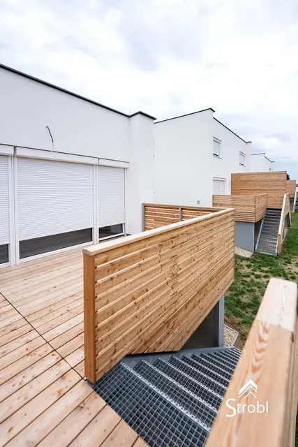 Holzterrassen sind vor allem im Wohnungsbereich beliebt.  | Foto: Strobl Dach und Holz