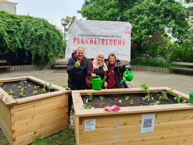 Die Hochbeete im Alois-Greb-Park stehen schon – nun werden Bezirksbewohnerinnen und Bezirksbewohner gesucht, die sich engagieren. | Foto: Nadine Leitner/Wiener Kinderfreunde