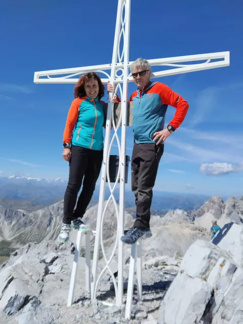 Elisabeth Moser mit ihrem Ehemann beim Wandern. | Foto: Moser
