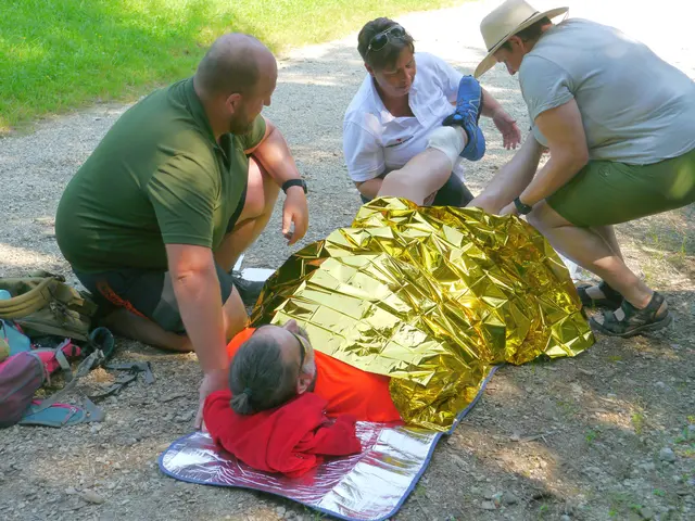 Bei den Outdoor-Erste-Hilfe-Kursen werden Notfallsituationen realitätsnah trainiert  | Foto: OÖRK - honorarfreie Verwendung