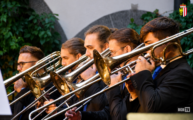 GreinBrass lässt am Samstag, 10 Oktober 2026, ab 19.30 Uhr, die Basilika Maria Taferl erklingen. Mit dabei ist die junge Sopranistin Anna Hinterdorfer. Begleitet wird sie an der Orgel von Maria Hinterdorfer-Riegler.  | Foto: BGB TV 