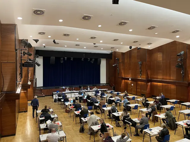 Die Bezirkspolitikerinnen und -politiker tagten im Haus der Begegnung in der Angerer Straße. Künftig sollen etwa mehr Hitzeschutzmaßnahmen geplant werden. (Archiv) | Foto: Miriam Al Kafur