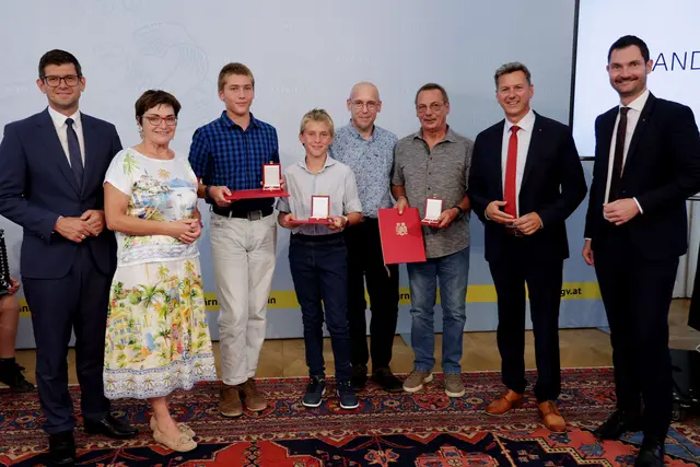 vli.: LH-Stv. Martin Gruber, LRin Beate Prettner, Sam, Jay, Gerald und Heinz Krainer, LH Daniel Fellner, LR Peter Reichmann | Foto: LPD Kärnten/Wajand