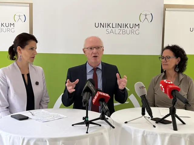 Landeshauptfrau Karoline Edtstadler,
Univ.-Prof. Wolfgang Aichhorn (Vorstand der Universitätsklinik für Psychiatrie, Psychotherapie &amp; Psychosomatik), Landesrätin Daniela Gutschi | Foto: MeinBezirk