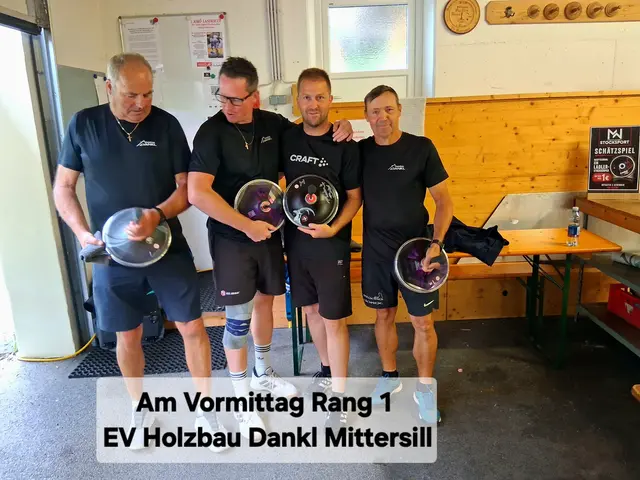 Die Vorrunden Ergebnisse: Gruppensieger Vormittag;
Sigi Wildhölzl, Mario Innerhofer, Hans Peter Baitz und Fritz Nindl. EV Holzbau Dankl Mittersill.