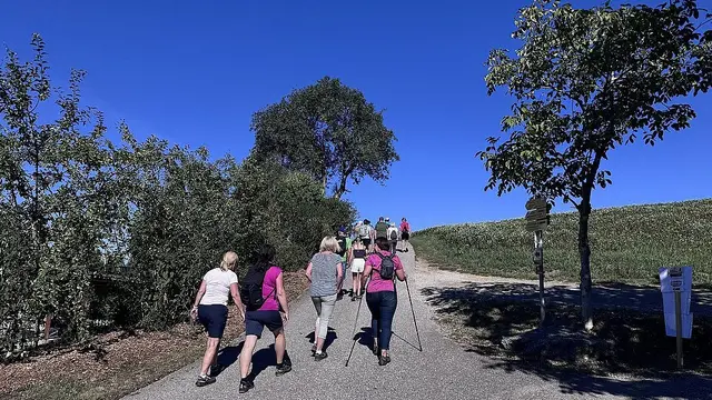 Der Herbst ist Wanderzeit. Der Auftakt zu "Wandern verbindet" ist in Bad Kreuzen gefallen.  | Foto: Christina Ahorner-Reumann