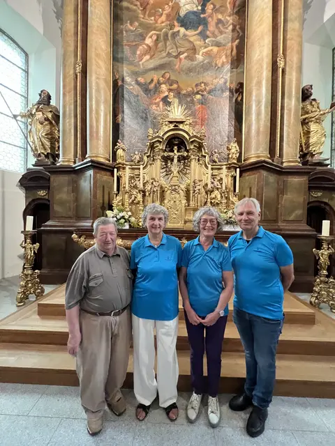 Pfarrer Alfred, Erni Zippusch, Expertin für Führungen in der Pfarrkirche und am Maria Trost Berg, Projektleiterin Renate Sonnleitner mit Albert Ettmayer vom Team der Stadtgeschichte. 
 | Foto: Lydia Ettmayer