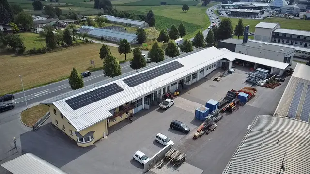 Der Maschinenhof Agrar Lienz des Landes Tirol produziert seinen Strom künftig zur Gänze direkt am eigenen Dach.
 | Foto: Land Tirol