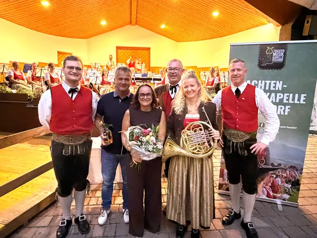 Obmann Thomas Steiner, Ing. Alexander Zotter, DI Tanja Janisch-Breuer, ehem. Obmann Josef Dürlinger, Kapellmeister Christian Mair | Foto: TMK Piesendorf