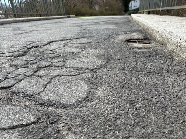 Die Stadt Mödling lässt eine mögliche Asbest-Belastung überprüfen. (Symbolfoto) | Foto: MeinBezirk.at