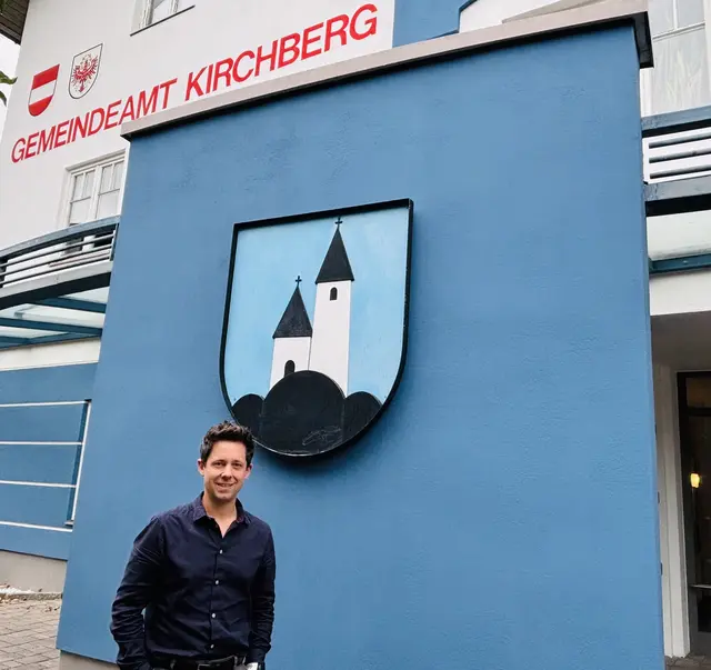 Der neue Ortschef Manuel Pichler vor dem "Amt". | Foto: Klaus Kogler