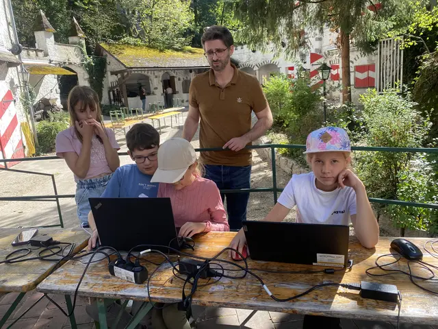 Filmemacher Josef Lichtenberger stand den Kindern als Profi zur Seite. | Foto: Pichlbauer