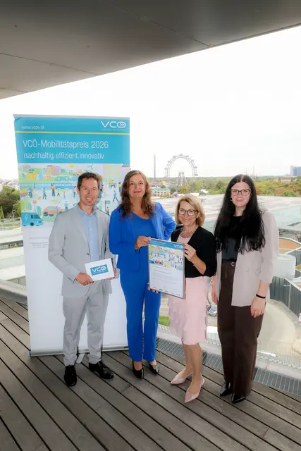 v. l.: VCÖ-Sprecher Christian Gratzer, Stadträtin Ulli Sima (SPÖ), Wiener Linien Geschäftsführerin Alexandra Reinagl und Projektleiterin Marlene Eistert. | Foto: Stadt Wien/Christian Fürthner