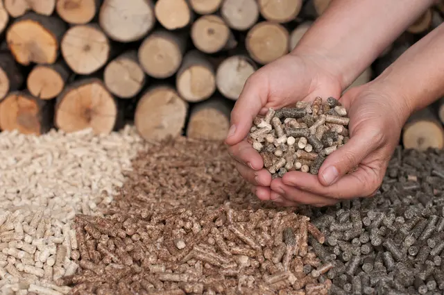 Laut AK Tirol zeigt sich bei den Holzpellets-Preisen in Tirol aktuell ein großer Preissprung. (Symbolbild) | Foto: smarterpix