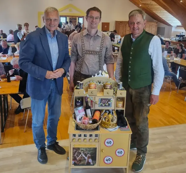 Von rechts: Altbürgermeister Hannes Schweighofer, Bgm. Hannes Fürstaller und LAbg. Josef Schöchl. | Foto: Josef Schöchl