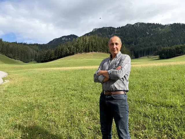 Martin Holzer, Obmann der Weidegemeinschaft Schneealm.  | Foto: MeinBezirk/Angelina Koidl