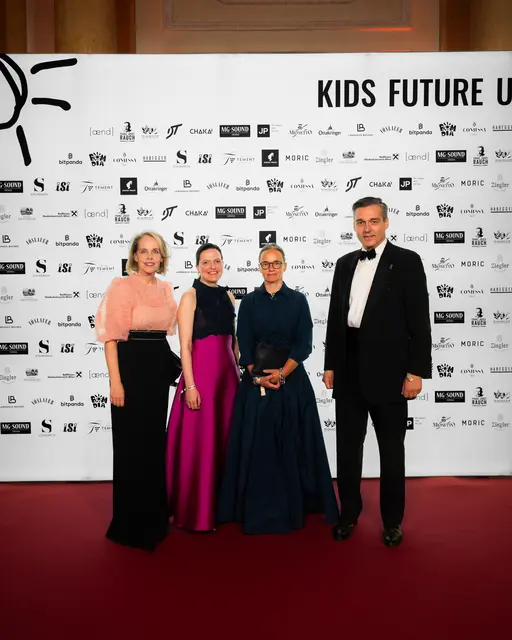 v.l.: Lisa Huto, Leitung Fundraising der St. Anna Kinderkrebsforschung, Eleni Tomazou, Univ.-Prof.in DDr. Caroline Hutter, Ärztliche Leistung der St. Anna Kinderkrebsforschung, Clemens Trauttenberg. | Foto: Gabriel Hauer / Bomdia Medien GmbH