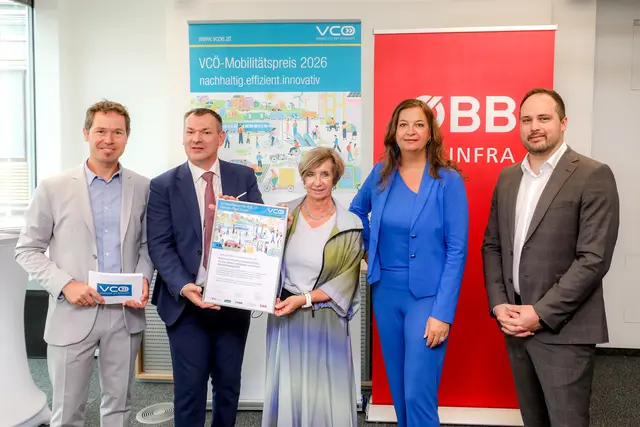 VCÖ-Sprecher Christian Gratzer, Christian Holzhauser von der Wirtschaftskammer Wien, Andrea Faast von der Wirtschaftskammer Wien, Stadträtin Ulli Sima (SPÖ) und Christian Holzer von der ÖBB-Infrastruktur | Foto: Stadt Wien/Christian Fürthner