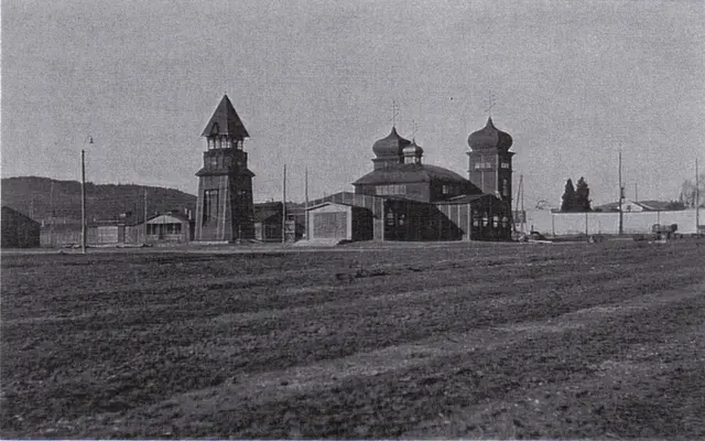 Links der Wachturm, rechts die orthodoxe Kirche. | Foto: Sammlung Mühlviertler Schlossmuseum Freistadt