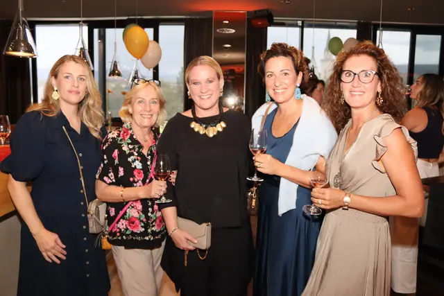 Neugierig besuchten die zahlreichen Gäste die Eröffnung des SEVEN FOUR EIGHT und ließen das neue Konzept auf sich wirken. | Foto: MeinBezirk.at/Chiara Kresse